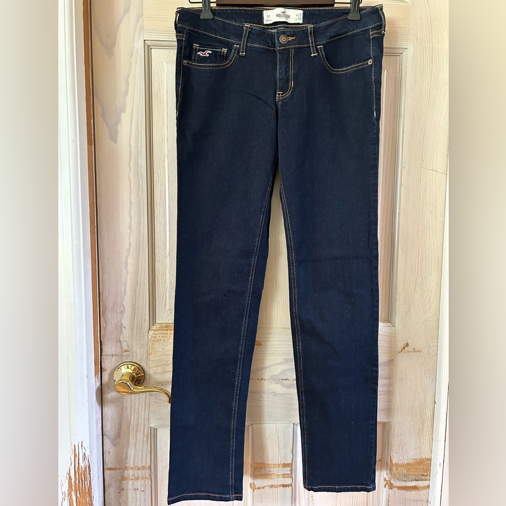 NWOT Hollister LOW-RISE Dark Wash Straight Leg Jeans. Women's size 9R